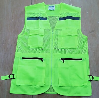 ISAFE SAFETY JACKET WITH 2 POCKETS AND HIGH VISIBILITY REFLECTIVE TAPE